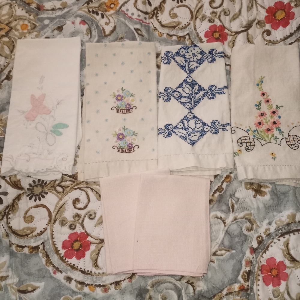 Embroidered Vintage Handkerchief Set